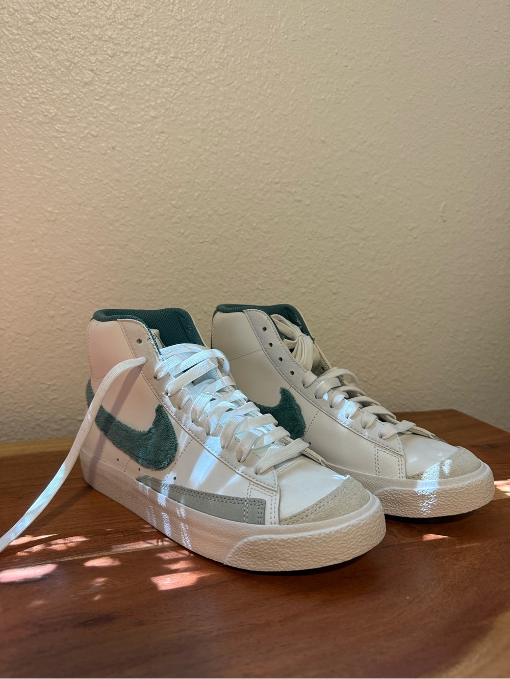 Nike Blazer Mid ‘77 - High-Top Sneakers in White and Teal Green